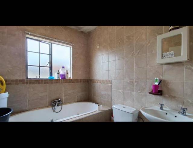 2 BEDROOM APARTMENT FOR SALE IN RAVENSKLIP